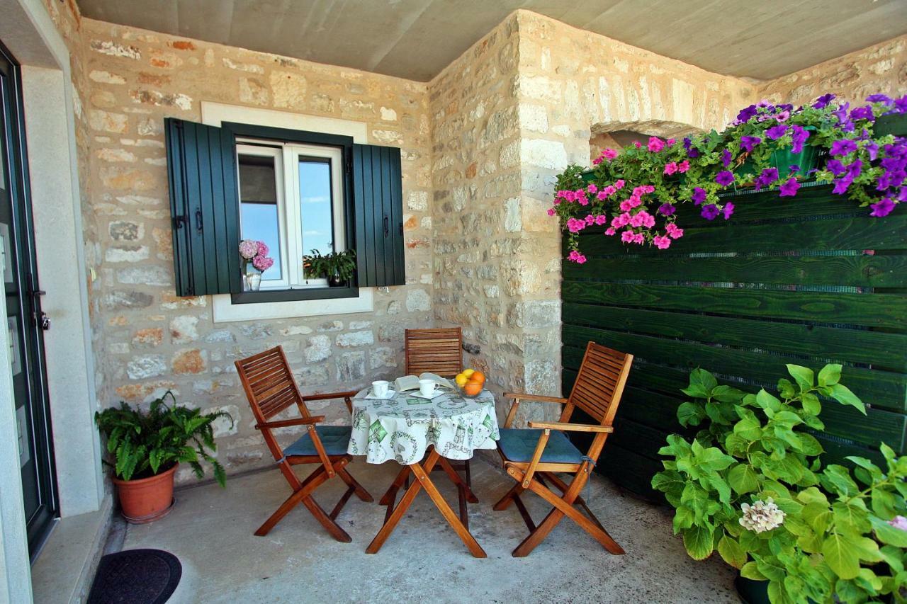 Apartment Igor Supetar Bagian luar foto