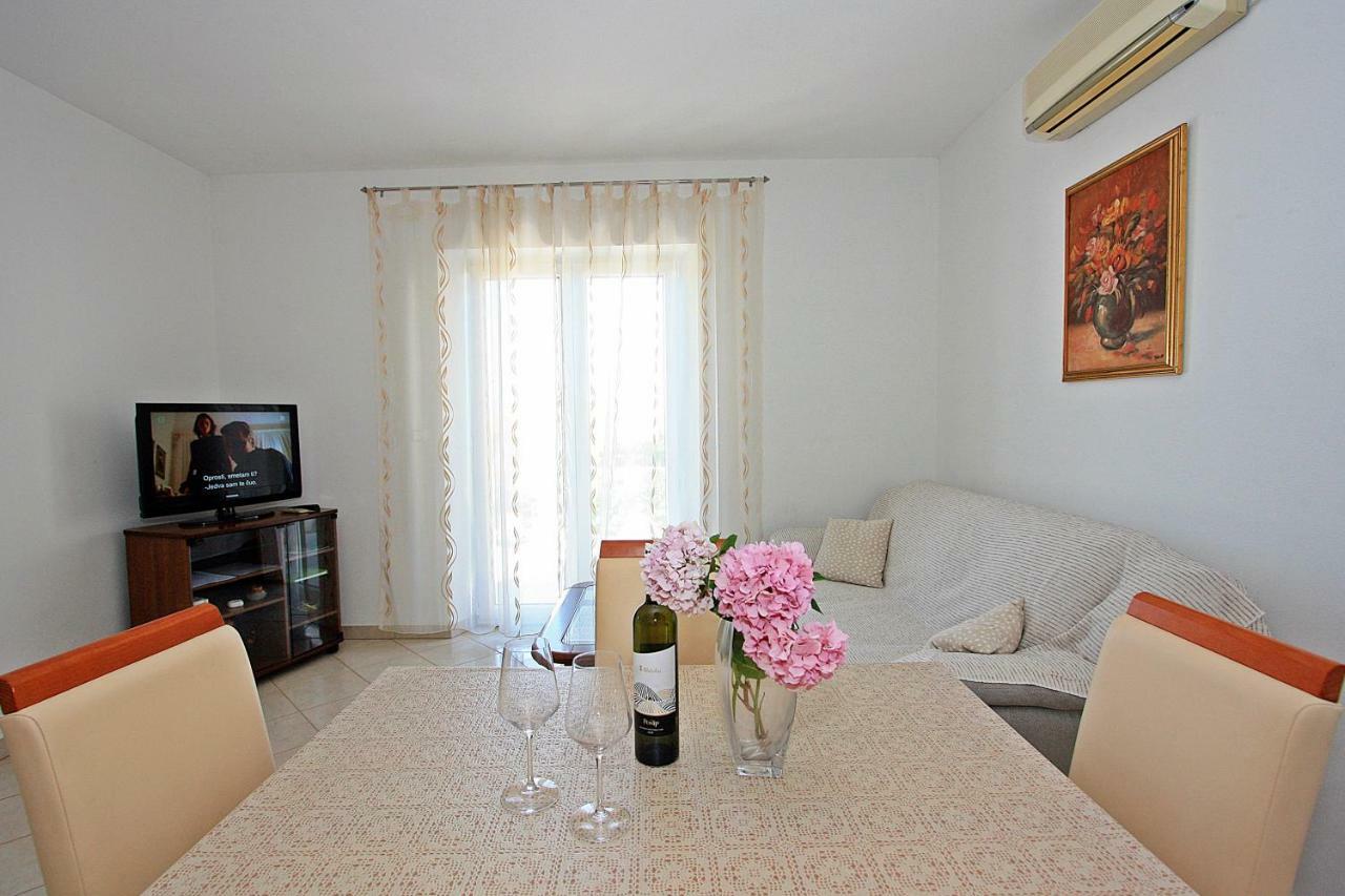 Apartment Igor Supetar Bagian luar foto