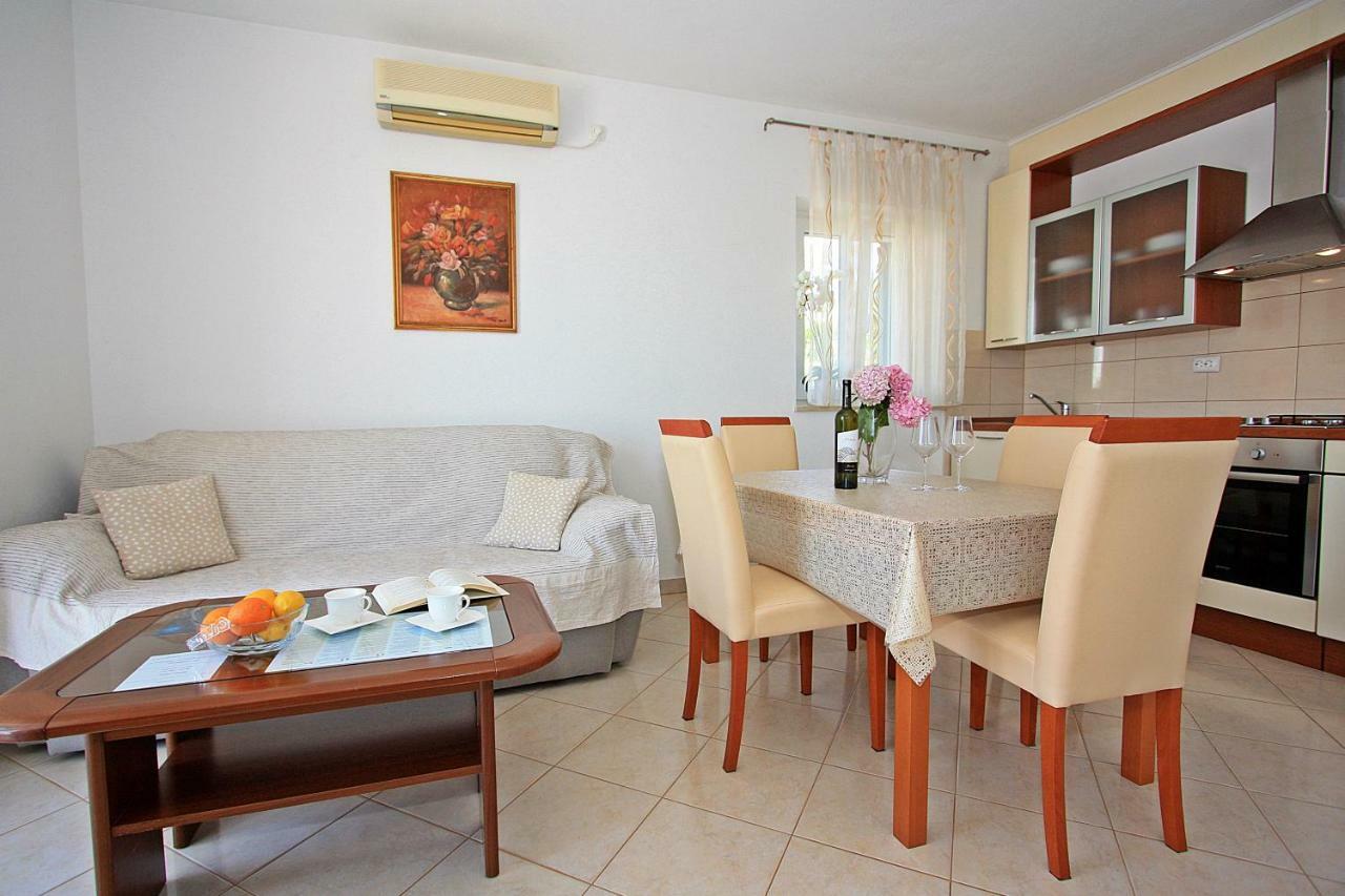 Apartment Igor Supetar Bagian luar foto